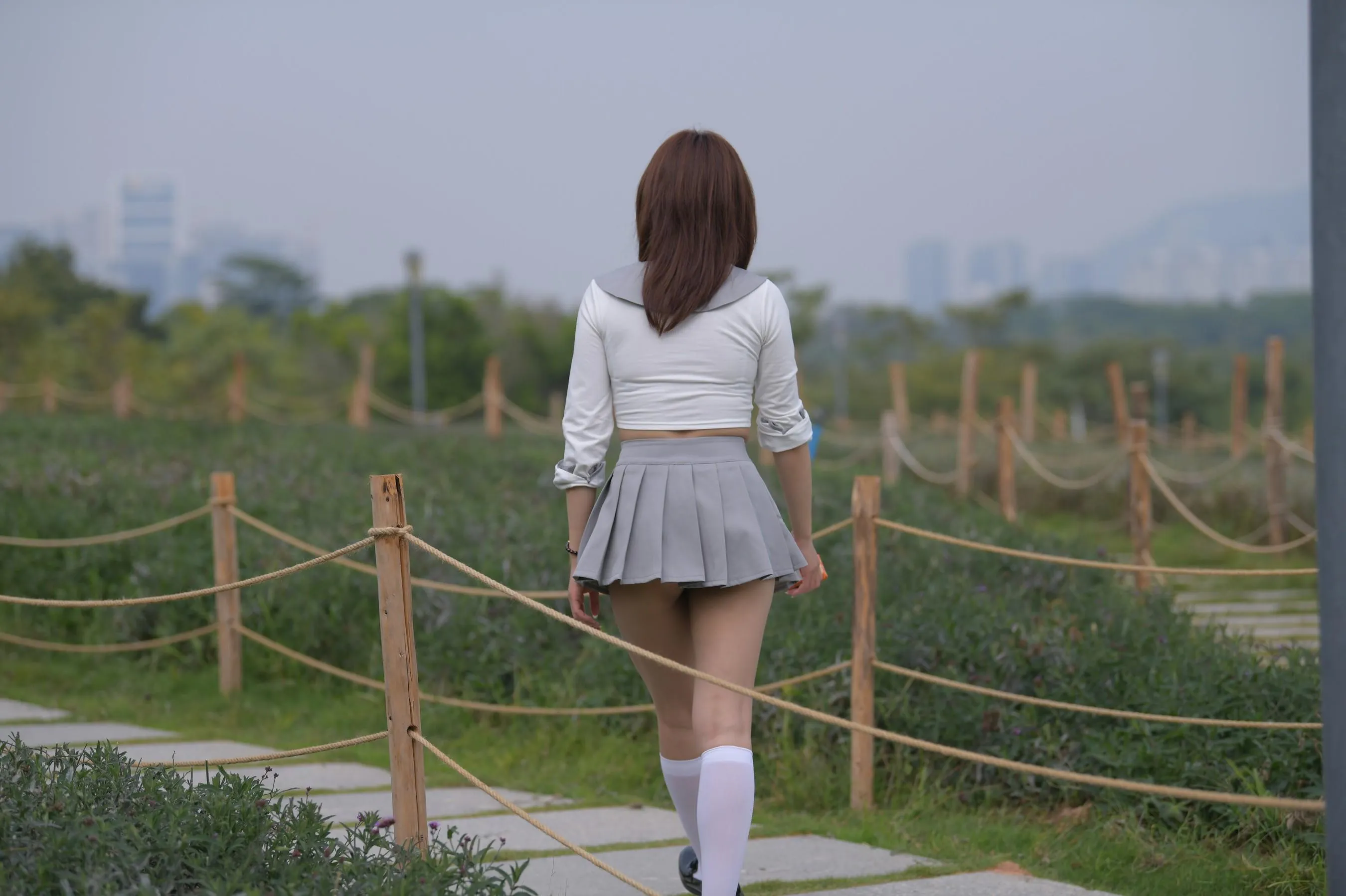 [魔镜街拍] NO.095 性感动人的小百褶裙美女 [763P]插图1